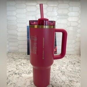 Starbucks x Stanley Holiday 2024 Berry Pink Glitter Quencher Tumbler. NWT!